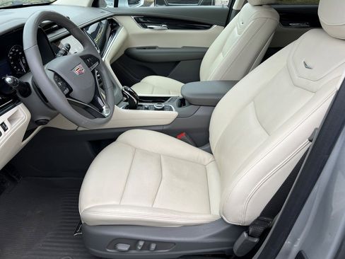 Used 2020 Cadillac XT6 Premium Luxury w/ LPO, Floor Liner Package image 21