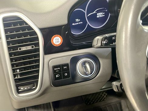 Certified 2019 Porsche Cayenne AWD/4WD image 9