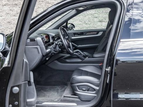 Used 2024 Porsche Cayenne AWD/4WD image 24