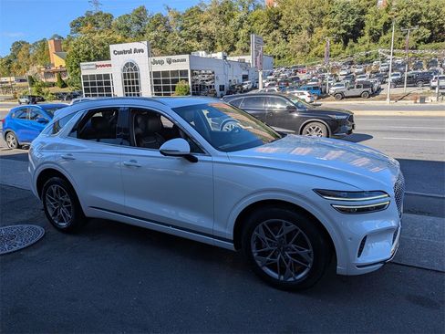 Used 2022 Genesis GV70 2.5T w/ Advanced Package image 5