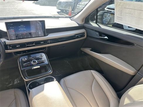 Certified 2022 Lincoln Nautilus Reserve image 17