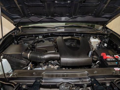 Used 2022 Toyota Tacoma TRD Off-Road image 18