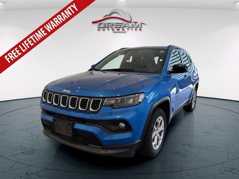 Used 2024 Jeep Compass Latitude AWD/4WD image 4