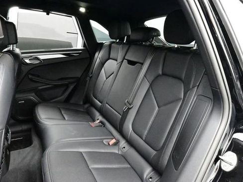 Certified 2025 Porsche Macan AWD/4WD image 14