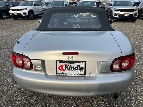 Used 2005 MAZDA MX-5 Miata LS image 17