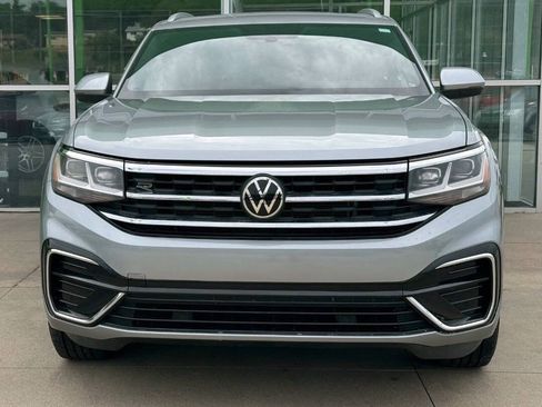 Used 2020 Volkswagen Atlas Cross Sport SE w/ Panoramic Sunroof Package AWD/4WD image 2