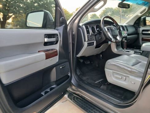 Used 2015 Toyota Sequoia Platinum image 10