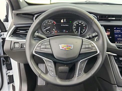 Certified 2025 Cadillac XT5 Premium Luxury w/ LPO, Floor Liner Package image 14