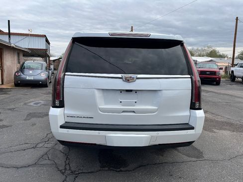 Used 2017 Cadillac Escalade ESV Premium Luxury image 4