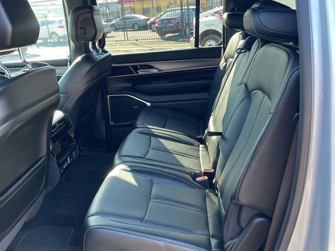 Used 2023 Jeep Wagoneer Series II image 10