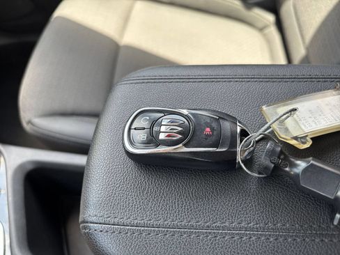 Used 2025 Buick Encore GX Preferred AWD/4WD image 19