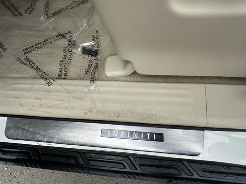 Used 2014 INFINITI QX80 4WD w/ Deluxe Touring Package image 14