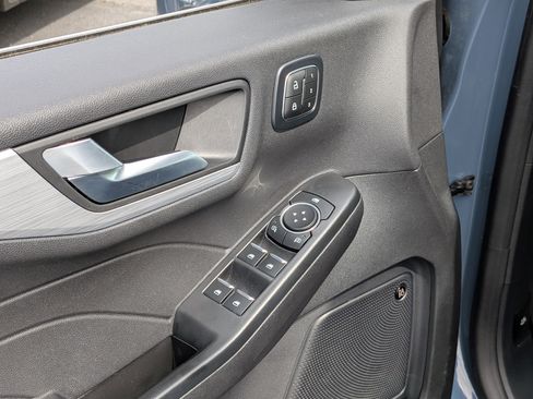 Used 2025 Ford Escape SE w/ PHEV Premium Package FWD image 17
