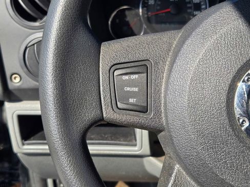 Used 2007 Jeep Commander Sport image 37