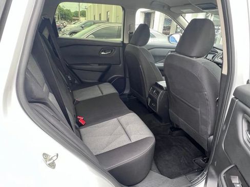 Used 2025 Nissan Rogue SV AWD/4WD image 16