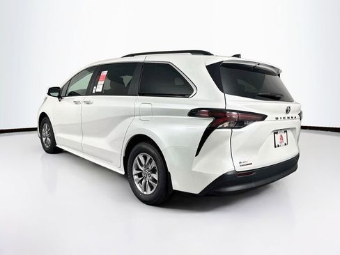 New 2026 Toyota Sienna XLE FWD image 6