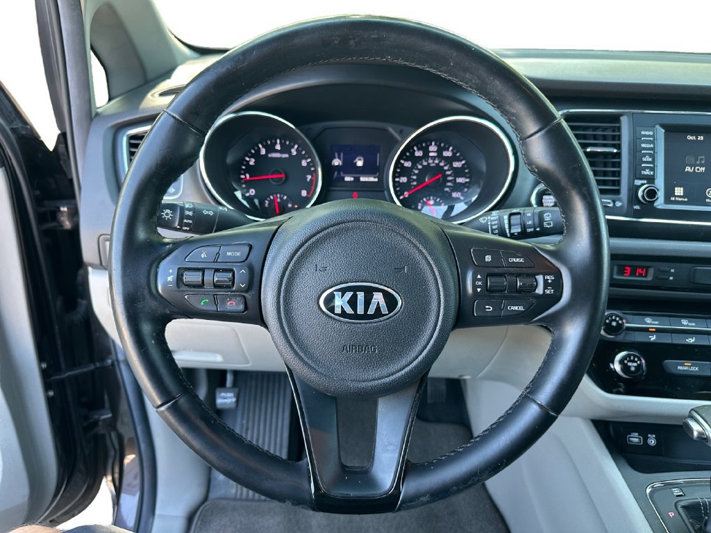 Used 2017 Kia Sedona LX w/ LX Essentials Premium Package FWD image 13