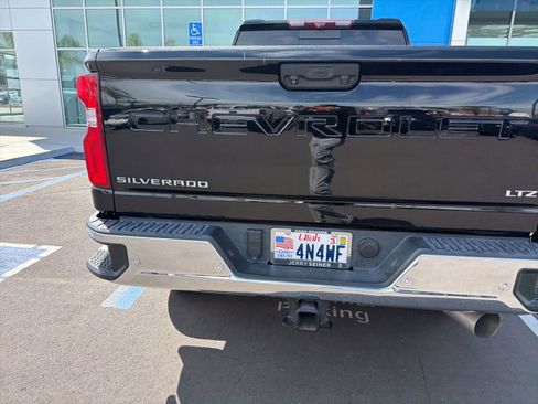 Used 2021 Chevrolet Silverado 3500 LTZ w/ LTZ Premium Package image 9