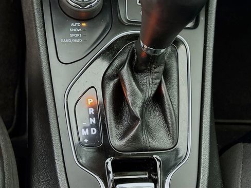 Certified 2022 Jeep Cherokee Limited AWD/4WD image 19