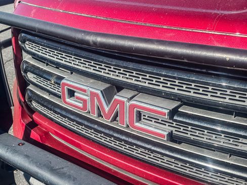 Used 2019 GMC Canyon SLE w/ Elevation Edition RWD image 9