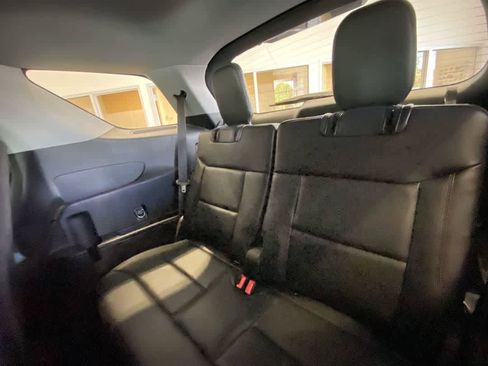 Used 2020 Ford Explorer XLT w/ Equipment Group 202A AWD/4WD image 27