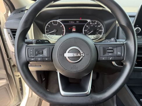 Used 2024 Nissan Rogue S AWD/4WD image 18