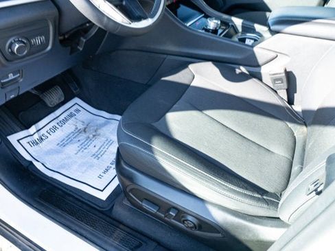 Used 2024 Jeep Grand Cherokee Laredo image 25