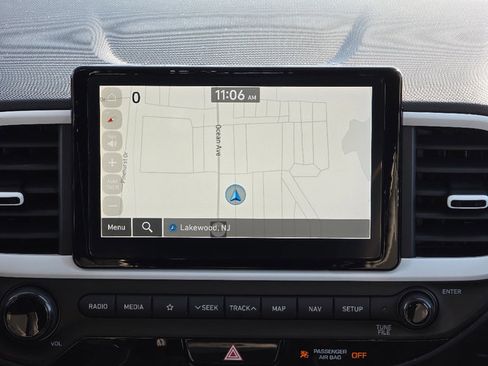 Used 2022 Hyundai Venue Limited image 3