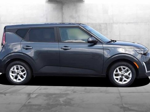 Used 2025 Kia Soul LX w/ LX Technology Package FWD image 5