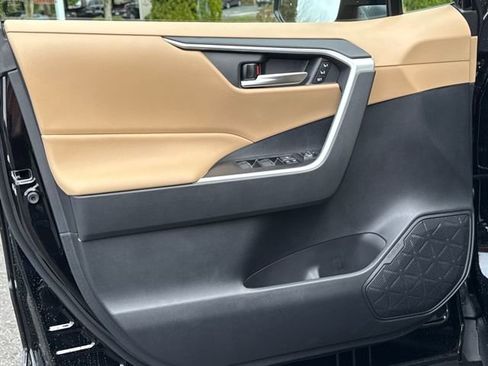 Used 2025 Toyota RAV4 XLE Premium image 21