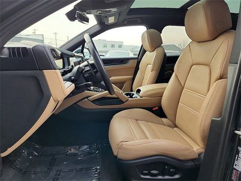 Used 2024 Porsche Cayenne image 16