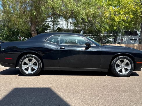 Used 2019 Dodge Challenger SXT RWD image 8