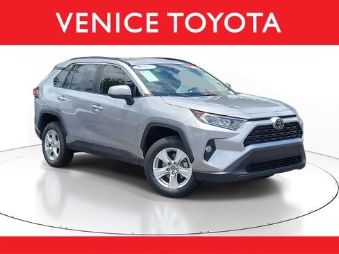 Used 2020 Toyota RAV4 XLE FWD image 1