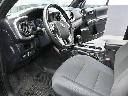 Used 2019 Toyota Tacoma TRD Sport AWD/4WD image 9