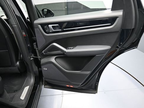 Certified 2023 Porsche Cayenne Platinum Edition image 26