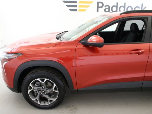 Used 2024 Chevrolet Trax LT w/ Driver Confidence Package FWD image 4
