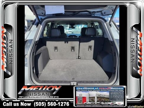 Used 2024 GMC Terrain SLT image 12