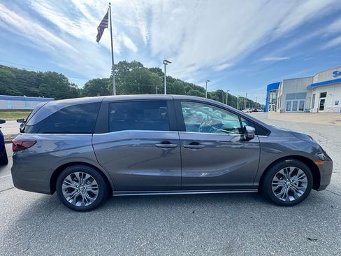 New 2026 Honda Odyssey Touring image 7