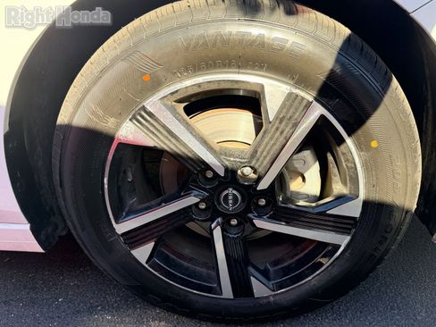 Used 2025 Nissan Sentra SV FWD image 7