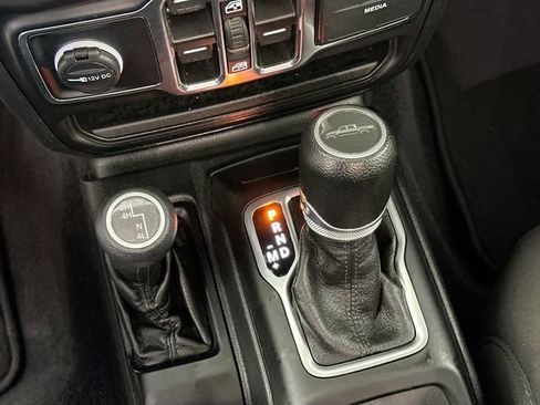 Used 2021 Jeep Gladiator Sport image 14