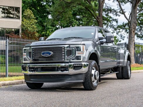 Used 2022 Ford F350 Lariat w/ Lariat Ultimate Package AWD/4WD image 2