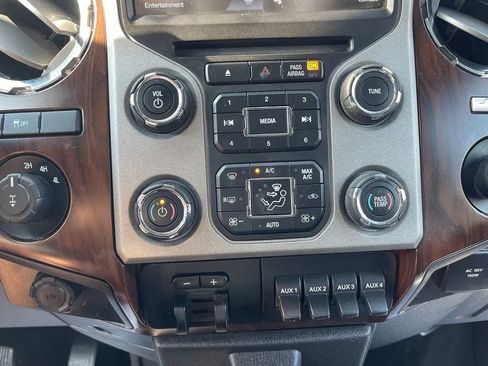Used 2014 Ford F250 Lariat w/ Lariat Interior Package AWD/4WD image 28