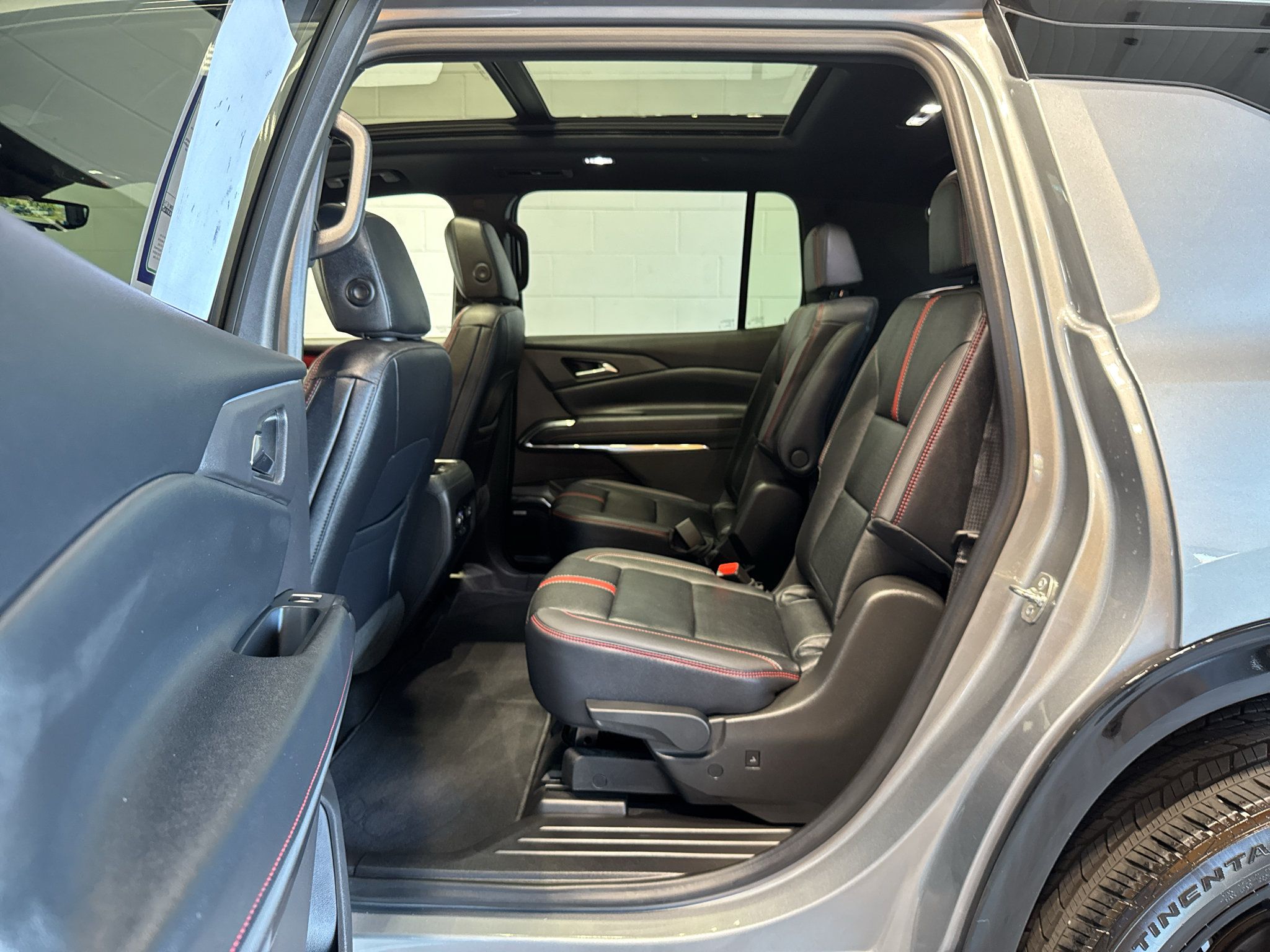 Used 2026 Chevrolet Traverse RS AWD/4WD image 12