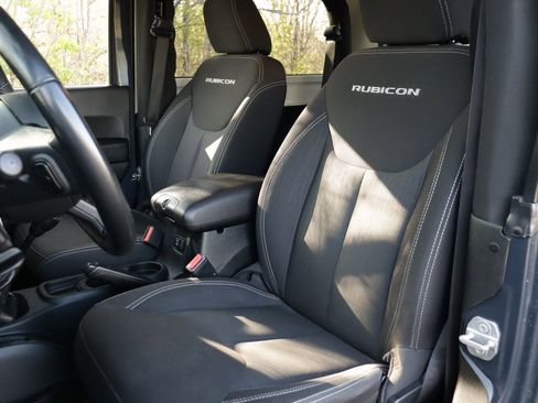 Used 2018 Jeep Wrangler Rubicon w/ Cold Weather Group image 18