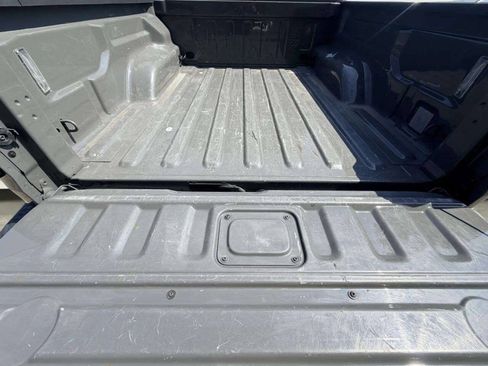 Used 2020 Jeep Gladiator Overland AWD/4WD image 6