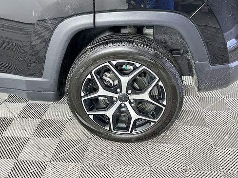 Certified 2025 Jeep Compass Limited image 41