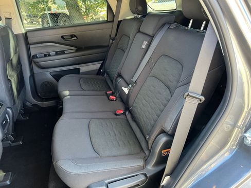 Used 2025 Nissan Pathfinder SV image 40