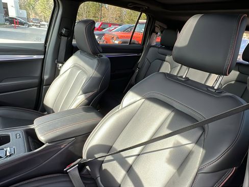 Used 2024 Jeep Wagoneer Launch Edition image 18