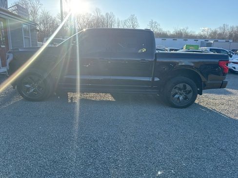 Used 2024 Ford F150 Lightning Lariat image 4