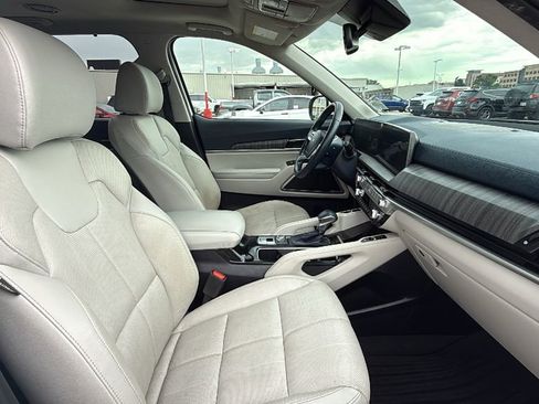Used 2024 Kia Telluride EX w/ EX Captain's Chair Package FWD image 33